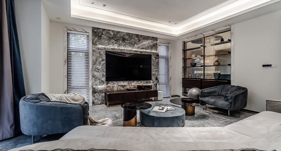 爵世名邸540㎡独栋别墅客厅电视现代港式气概月博案例效果图1.jpg